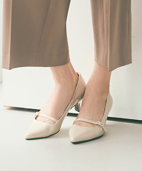 ANY SIS(エニィスィス)の「【23.0~24.0cm】ミニストーンバックル パンプス(パンプス・レディース・ベージュ系/ブラック系・SMALL/MEDIUM/LARGE)」の2枚目の写真