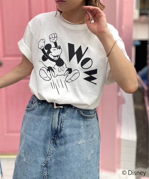 Disney（ディズニー）の「【Disney(ディズニー)】別注 ミッキーマウス / WOWプリント半袖Tシャツ（Tシャツ/カットソー・レディース・ベージュ/ホワイト×ピンク/ホワイト×ブラック/オートミール・MEDIUM/LARGE）」の11枚目の写真