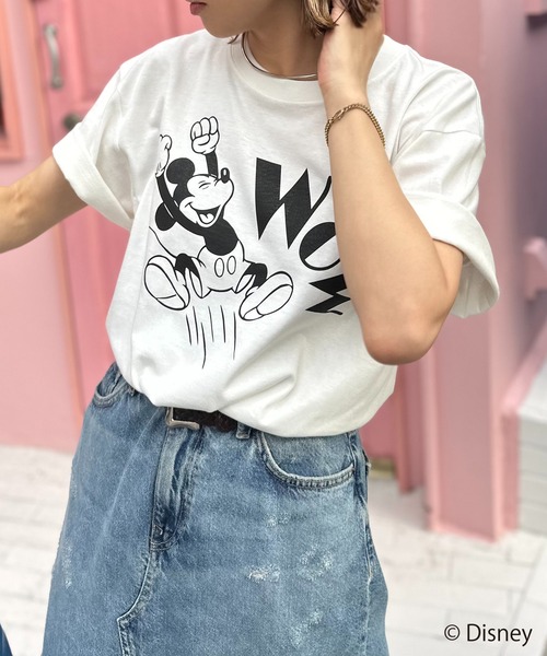 Disney（ディズニー）の「【Disney(ディズニー)】別注 ミッキーマウス / WOWプリント半袖Tシャツ（Tシャツ/カットソー・レディース・ベージュ/ホワイト×ピンク/ホワイト×ブラック/オートミール・MEDIUM/LARGE）」の15枚目の写真