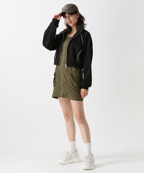 FOREVER 21（フォーエバー トゥエンティーワン）の「【2024FW】ポイントライントラックジャケット（ブルゾン・レディース・グレー/ネイビー/ブラック/レッド・FREE）」の18枚目の写真