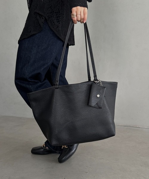 MYMOOD.（マイムード）の「【A4収納可能/大容量】合成皮革 小物入れ付き PUトートバッグ（トートバッグ・レディース・アイボリー/ブラック/ダークブラウン・FREE）」の16枚目の写真