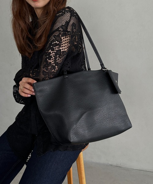 MYMOOD.（マイムード）の「【A4収納可能/大容量】合成皮革 小物入れ付き PUトートバッグ（トートバッグ・レディース・アイボリー/ブラック/ダークブラウン・FREE）」の17枚目の写真