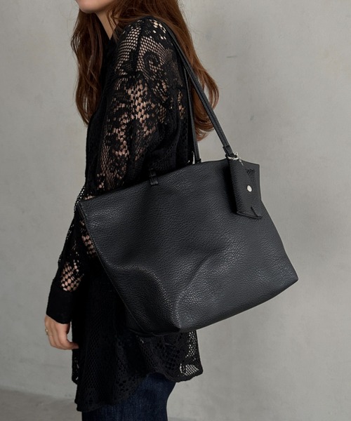 MYMOOD.（マイムード）の「【A4収納可能/大容量】合成皮革 小物入れ付き PUトートバッグ（トートバッグ・レディース・アイボリー/ブラック/ダークブラウン・FREE）」の13枚目の写真