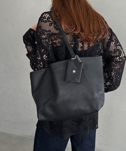 MYMOOD.（マイムード）の「【A4収納可能/大容量】合成皮革 小物入れ付き PUトートバッグ（トートバッグ・レディース・アイボリー/ブラック/ダークブラウン・FREE）」の14枚目の写真