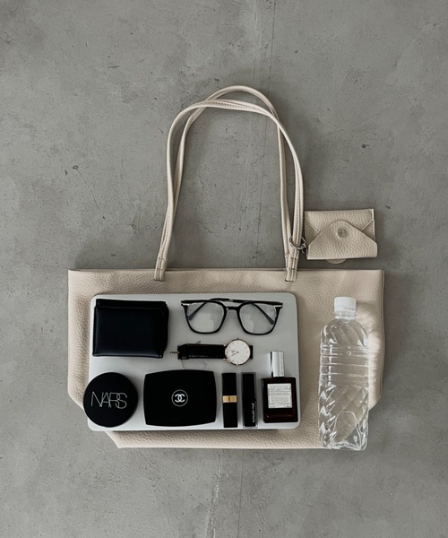 MYMOOD.（マイムード）の「【A4収納可能/大容量】合成皮革 小物入れ付き PUトートバッグ（トートバッグ・レディース・アイボリー/ブラック/ダークブラウン・FREE）」の5枚目の写真