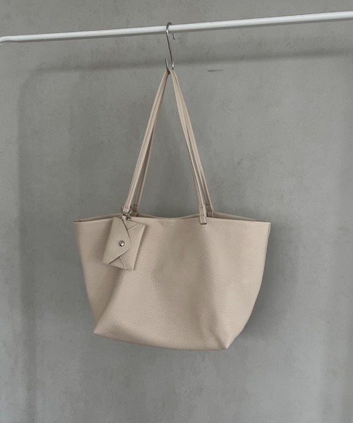 MYMOOD.（マイムード）の「【A4収納可能/大容量】合成皮革 小物入れ付き PUトートバッグ（トートバッグ・レディース・アイボリー/ブラック/ダークブラウン・FREE）」の12枚目の写真