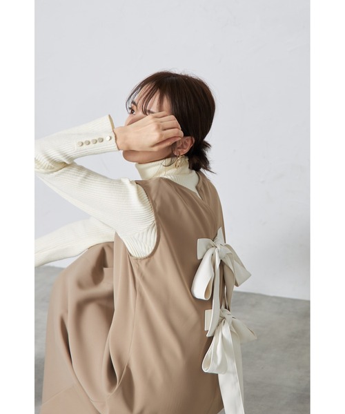 &. NOSTALGIA（アンドドットノスタルジア）の「【ZOZO限定】バックリボンジャンパースカート（ジャンパースカート・レディース・ブラック/ベージュ・M）」の5枚目の写真