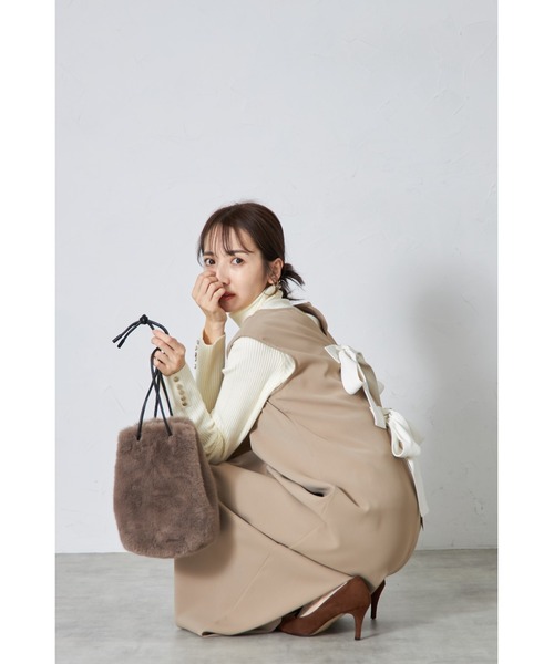 &. NOSTALGIA（アンドドットノスタルジア）の「【ZOZO限定】バックリボンジャンパースカート（ジャンパースカート・レディース・ブラック/ベージュ・M）」の4枚目の写真