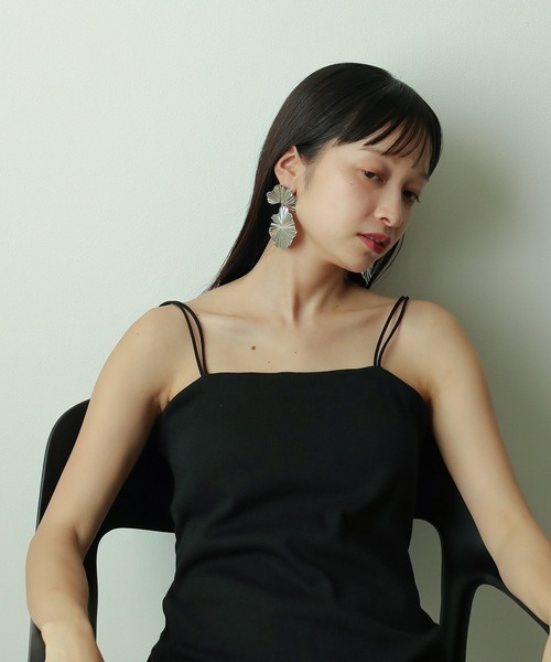 voov（ブーブ）の「メタル シャープ フラワー ピアス 大きめ（ピアス（両耳用）・レディース・ゴールド/シルバー・フリー）」の3枚目の写真