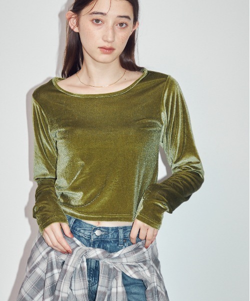 MOCOA'S(モコアズ)の「ラウンドネックベロアトップス(Tシャツ/カットソー・レディース・グリーン/ブラウン系その他/ナチュラル・FREE)」の3枚目の写真