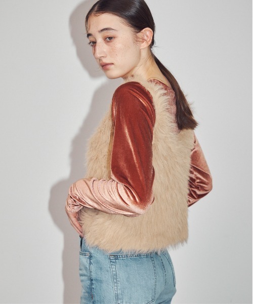 MOCOA'S(モコアズ)の「ラウンドネックベロアトップス(Tシャツ/カットソー・レディース・グリーン/ブラウン系その他/ナチュラル・FREE)」の17枚目の写真