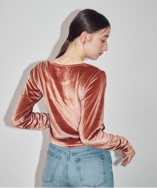 MOCOA'S(モコアズ)の「ラウンドネックベロアトップス(Tシャツ/カットソー・レディース・グリーン/ブラウン系その他/ナチュラル・FREE)」の9枚目の写真