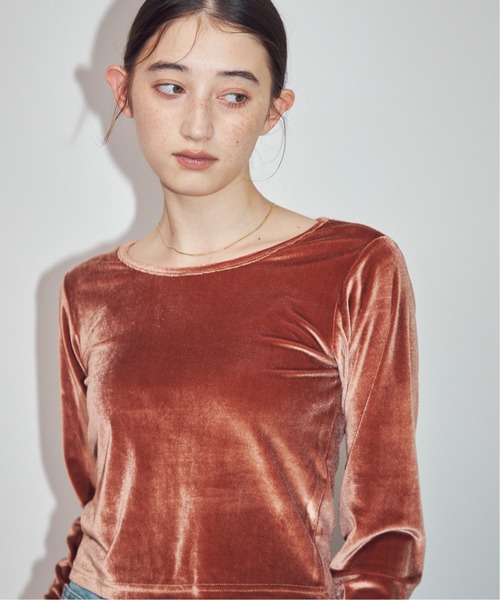 MOCOA'S(モコアズ)の「ラウンドネックベロアトップス(Tシャツ/カットソー・レディース・グリーン/ブラウン系その他/ナチュラル・FREE)」の6枚目の写真