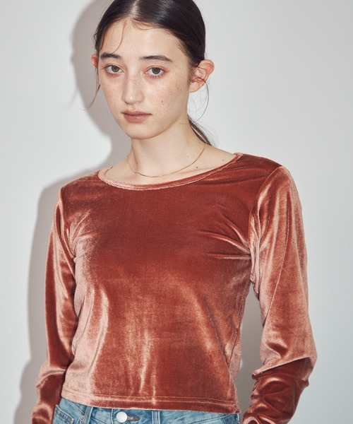 MOCOA'S(モコアズ)の「ラウンドネックベロアトップス(Tシャツ/カットソー・レディース・グリーン/ブラウン系その他/ナチュラル・FREE)」の7枚目の写真