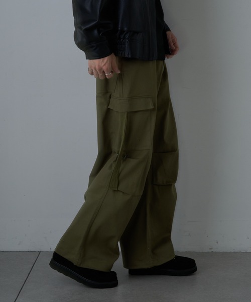 COLONY 2139（コロニートゥーワンスリーナイン）の「Hツイルストレッチパラシュートカーゴパンツ（カーゴパンツ・メンズ・ブラック/カーキ・MEDIUM/LARGE）」の12枚目の写真