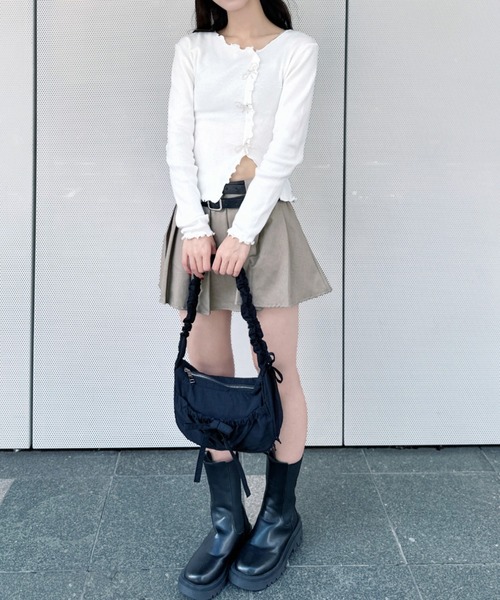 Silly（シリー）の「【韓国コーデに大活躍◎】リボンメロウトップス（Tシャツ/カットソー・レディース・ブラック/ホワイト・フリー）」の6枚目の写真