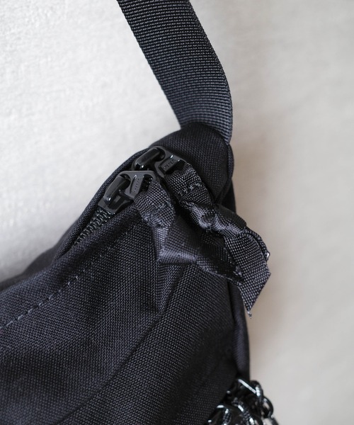 FREDRIK PACKERS(フレドリックパッカーズ)の「『FREDRIK PACKERS』500D ARC ラウンドショルダーバッグ(ショルダーバッグ・レディース・ブラック・FREE)」の5枚目の写真
