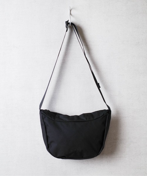 FREDRIK PACKERS(フレドリックパッカーズ)の「『FREDRIK PACKERS』500D ARC ラウンドショルダーバッグ(ショルダーバッグ・レディース・ブラック・FREE)」の7枚目の写真