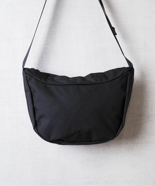 FREDRIK PACKERS(フレドリックパッカーズ)の「『FREDRIK PACKERS』500D ARC ラウンドショルダーバッグ(ショルダーバッグ・レディース・ブラック・FREE)」の8枚目の写真