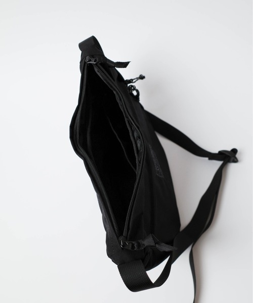 FREDRIK PACKERS(フレドリックパッカーズ)の「『FREDRIK PACKERS』500D ARC ラウンドショルダーバッグ(ショルダーバッグ・レディース・ブラック・FREE)」の11枚目の写真