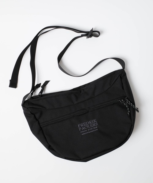 FREDRIK PACKERS(フレドリックパッカーズ)の「『FREDRIK PACKERS』500D ARC ラウンドショルダーバッグ(ショルダーバッグ・レディース・ブラック・FREE)」の12枚目の写真