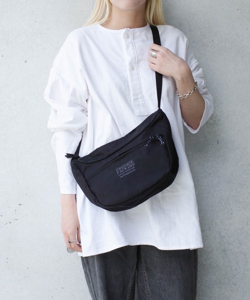 FREDRIK PACKERS(フレドリックパッカーズ)の「『FREDRIK PACKERS』500D ARC ラウンドショルダーバッグ(ショルダーバッグ・レディース・ブラック・FREE)」の13枚目の写真