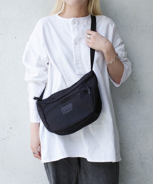 FREDRIK PACKERS(フレドリックパッカーズ)の「『FREDRIK PACKERS』500D ARC ラウンドショルダーバッグ(ショルダーバッグ・レディース・ブラック・FREE)」の15枚目の写真