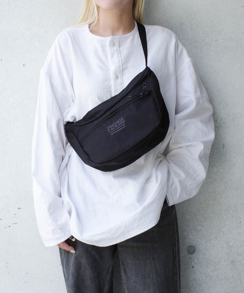 FREDRIK PACKERS(フレドリックパッカーズ)の「『FREDRIK PACKERS』500D ARC ラウンドショルダーバッグ(ショルダーバッグ・レディース・ブラック・FREE)」の18枚目の写真