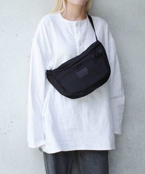 FREDRIK PACKERS(フレドリックパッカーズ)の「『FREDRIK PACKERS』500D ARC ラウンドショルダーバッグ(ショルダーバッグ・レディース・ブラック・FREE)」の20枚目の写真