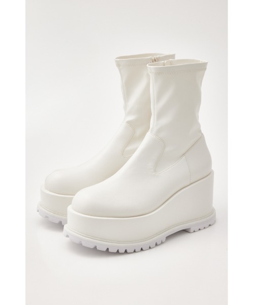 rienda（リエンダ）の「ボリュームソールフィットブーツ（ブーツ・レディース・ブラック/ホワイト・LARGE/MEDIUM/SMALL）」の7枚目の写真