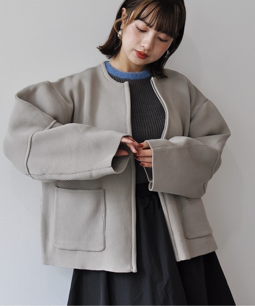 Meli rich（メリーリッチ）の「ランタンスリーブノーカラーブルゾン（ブルゾン・レディース・ブラック/グレイッシュベージュ/グレー・FREE）」の3枚目の写真