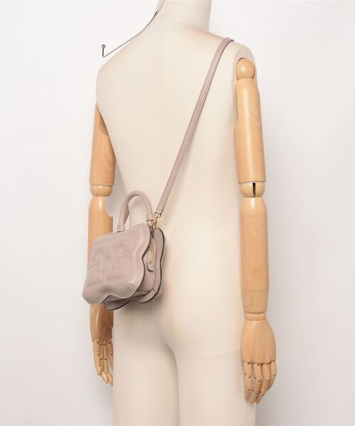 GANNI（ガニー）の「GANNI Butterfly Small Crossbody ガニー スモール クロスボディ ショルダーバッグ（ショルダーバッグ・レディース・グレー・FREE）」の5枚目の写真