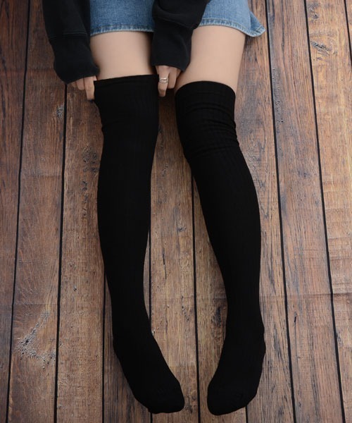 VIBGYOR Women（ヴィブジョー　ウィメン）の「【float】無地 リブ ニーハイソックス【9色展開】（ソックス/靴下・レディース・ホワイト/ライトグレー/ブラウン/ベージュ/パープル/ブラック/ライトベージュ/ライトブルー/グレー・FREE）」の2枚目の写真