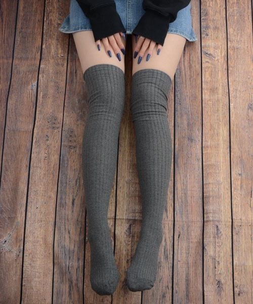 VIBGYOR Women（ヴィブジョー　ウィメン）の「【float】無地 リブ ニーハイソックス【9色展開】（ソックス/靴下・レディース・ホワイト/ライトグレー/ブラウン/ベージュ/パープル/ブラック/ライトベージュ/ライトブルー/グレー・FREE）」の13枚目の写真