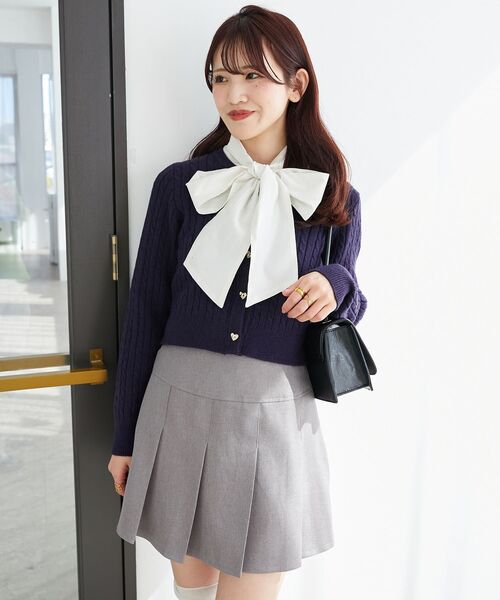 MAJESTIC LEGON（マジェスティックレゴン）の「ハートボタンケーブルニットカーデ（カーディガン/ボレロ・レディース・ネイビー/アイボリー/レッド/ピンク・MEDIUM）」の19枚目の写真