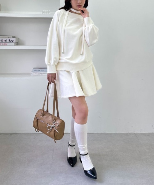 archives（アルシーヴ）の「【25ss/ＳＥＴＵＰ対応/トレンドアイテム】オフショルチョーカースウェット（スウェット・レディース・ブラック/アイボリー/グレー・MEDIUM）」の9枚目の写真