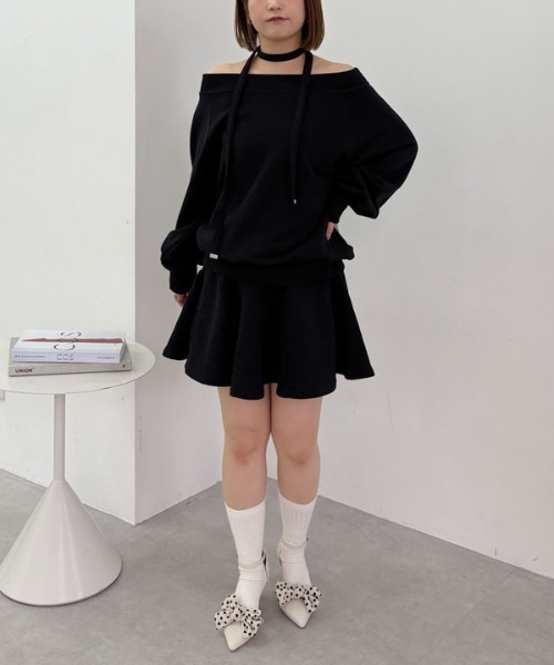 archives（アルシーヴ）の「【25ss/ＳＥＴＵＰ対応/トレンドアイテム】オフショルチョーカースウェット（スウェット・レディース・ブラック/アイボリー/グレー・MEDIUM）」の16枚目の写真