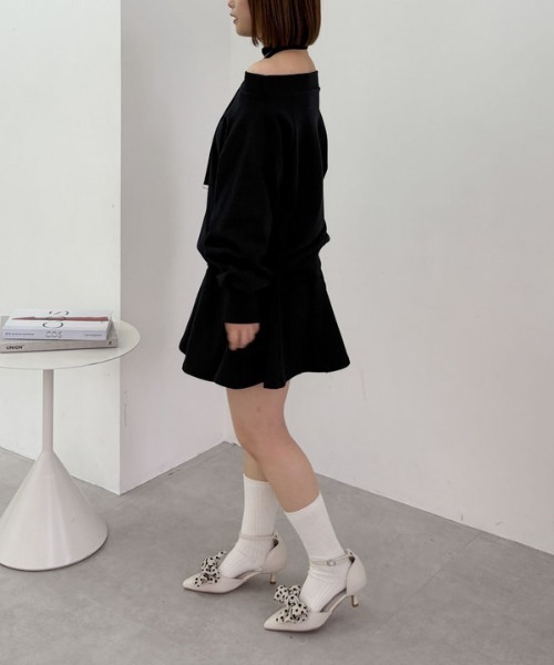 archives（アルシーヴ）の「【25ss/ＳＥＴＵＰ対応/トレンドアイテム】オフショルチョーカースウェット（スウェット・レディース・ブラック/アイボリー/グレー・MEDIUM）」の18枚目の写真