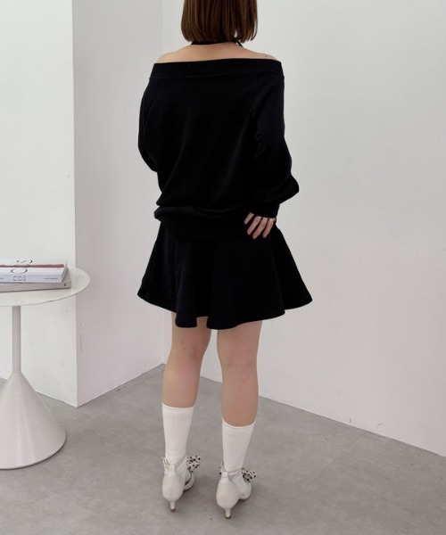 archives（アルシーヴ）の「【25ss/ＳＥＴＵＰ対応/トレンドアイテム】オフショルチョーカースウェット（スウェット・レディース・ブラック/アイボリー/グレー・MEDIUM）」の19枚目の写真