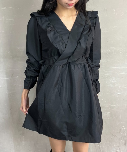 tolene(トレネ)の「肩フリル Vネック パフスリーブ フレアミニワンピース(ワンピース・レディース・ホワイト/ブラック・FREE)」の12枚目の写真