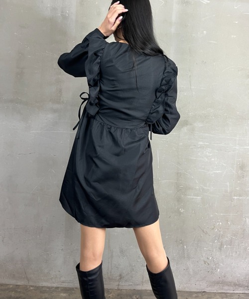 tolene(トレネ)の「肩フリル Vネック パフスリーブ フレアミニワンピース(ワンピース・レディース・ホワイト/ブラック・FREE)」の18枚目の写真