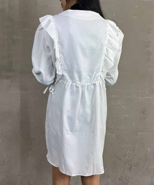 tolene(トレネ)の「肩フリル Vネック パフスリーブ フレアミニワンピース(ワンピース・レディース・ホワイト/ブラック・FREE)」の6枚目の写真
