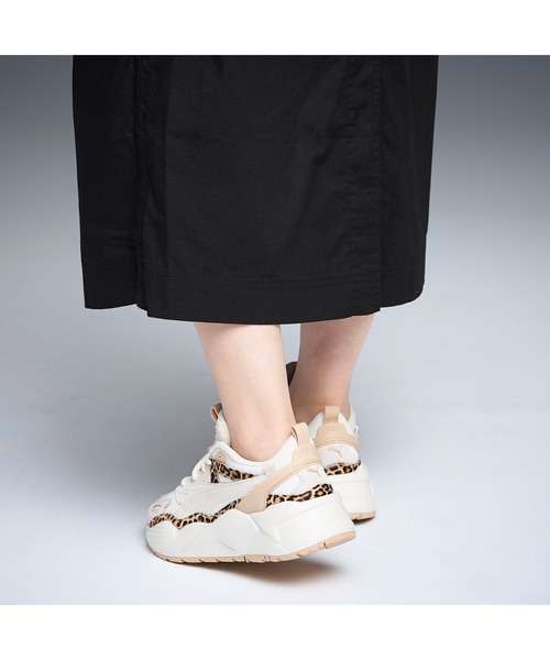 PUMA(プーマ)の「PUMA プーマ ユニセックス RS-X エフェクト レオ スニーカー(スニーカー・メンズ・オフホワイト/グレー×ホワイト・23.0cm/24.0cm/25.0cm/26.0cm/27.0cm/22.0cm/22.5cm/23.5cm/24.5cm/25.5cm/26.5cm/27.5cm)」の8枚目の写真