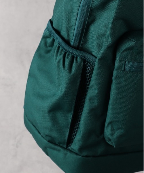 Right-on(ライトオン)の「【JanSport】CROSS TOWNPLUS / 26L(バックパック/リュック・メンズ・ブラック/グリーン・ONE SIZE)」の7枚目の写真