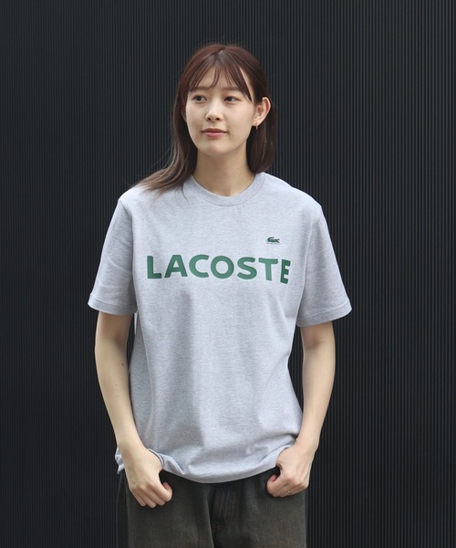 LACOSTE(ラコステ)の「LACOSTE / ヘビーウェイト ブランドネーム ロゴTシャツ(Tシャツ/カットソー・メンズ・ブラック/グレー/ホワイト・2/3/4/5)」の1枚目の写真