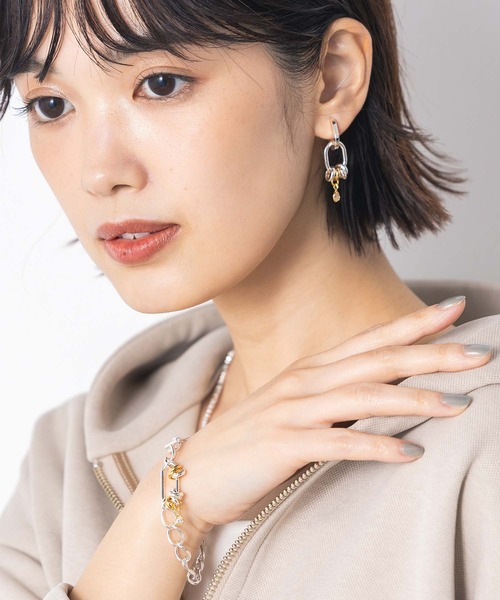 Gready Brilliant（グレディブリリアン）の「Ｂｉｊｏｕイヤリング（イヤリング・レディース・シルバー×ゴールド・FREE）」の2枚目の写真