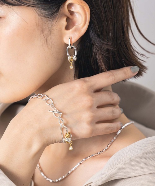 Gready Brilliant（グレディブリリアン）の「Ｂｉｊｏｕイヤリング（イヤリング・レディース・シルバー×ゴールド・FREE）」の3枚目の写真