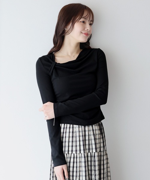 BLUEEAST(ブルーイースト)の「アシメドレープカットソー(Tシャツ/カットソー・レディース・ホワイト/ブラック/アイボリー・MEDIUM)」の1枚目の写真