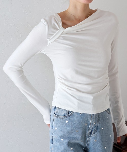 BLUEEAST(ブルーイースト)の「アシメドレープカットソー(Tシャツ/カットソー・レディース・ホワイト/ブラック/アイボリー・MEDIUM)」の4枚目の写真