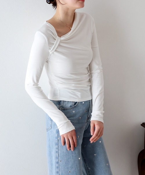 BLUEEAST(ブルーイースト)の「アシメドレープカットソー(Tシャツ/カットソー・レディース・ホワイト/ブラック/アイボリー・MEDIUM)」の6枚目の写真